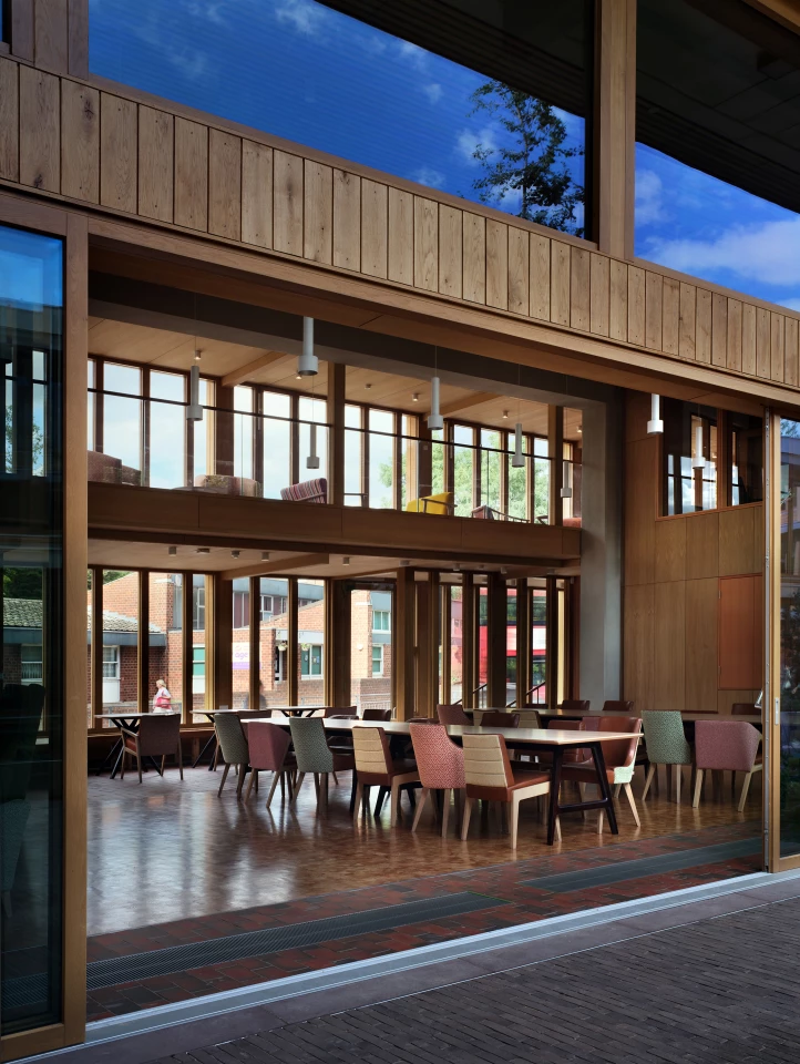 Appleby Blue Almshouse zahrnuje několik sociálních oblastí, které podporují nová přátelství