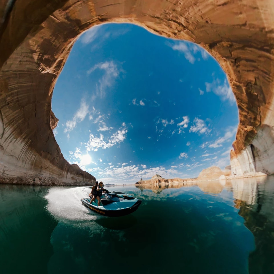 Pořizování 360stupňových záběrů vám dává velkou flexibilitu pro přerámování záběrů při úpravách nebo jednoduše prezentovat opravdu široké perspektivy, jako je tento