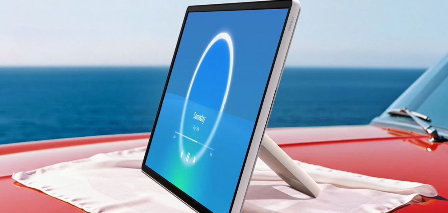 Chytrý televizor Moving Style je vybaven vestavěným nastavitelným stojánkem, 27palcovou obrazovkou QHD a baterií pro zábavu na cestách.