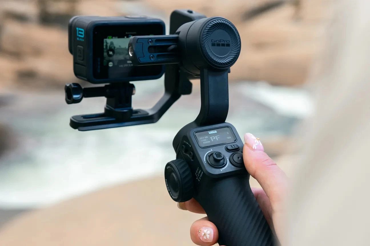Uživatelé mohou ovládat Gimbal prostřednictvím joystickového ovládání