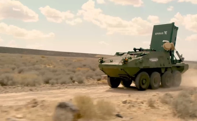 Mikrovlnná zbraň Leonidas na obrněném vozidle