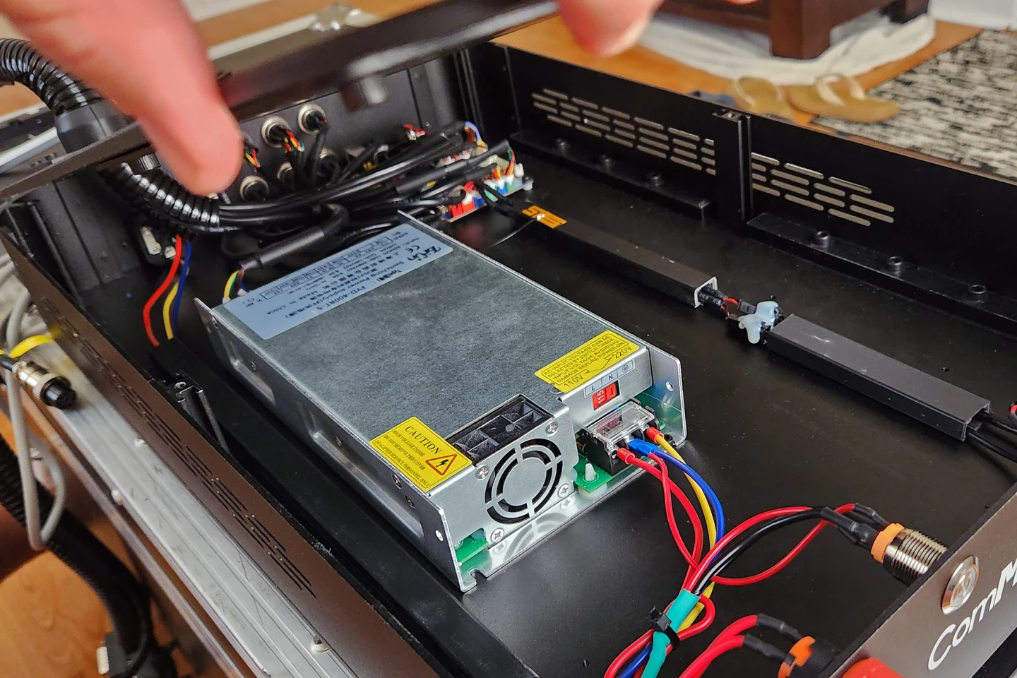 The "vnitřnosti" Omni X UVO Jakmile jsem přepnul PSU z 220v na 115v, byl jsem v akci.